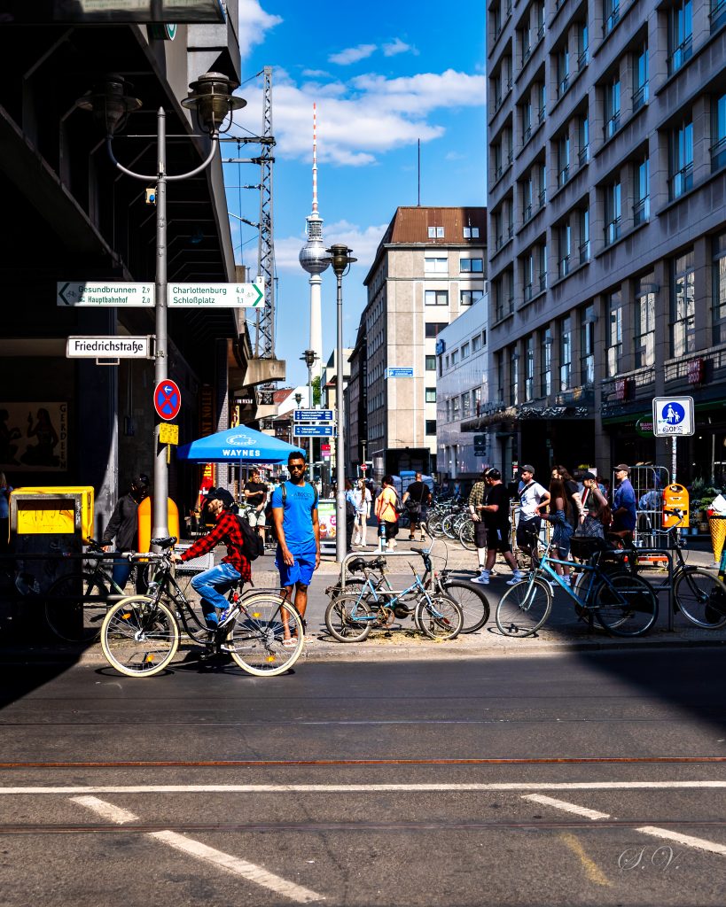 Mittagstrubel in der Friedrichstraße