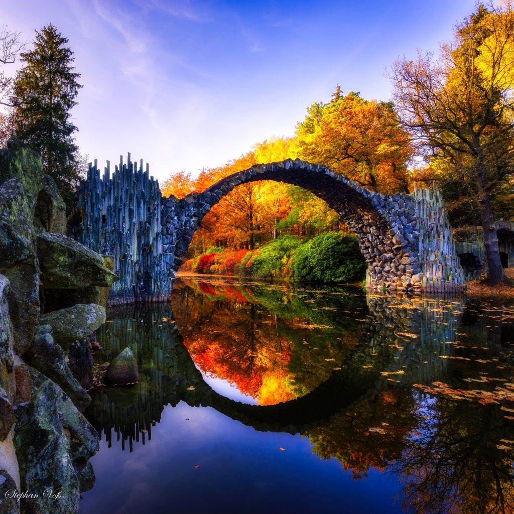 Rakotzbrücke im Herbst