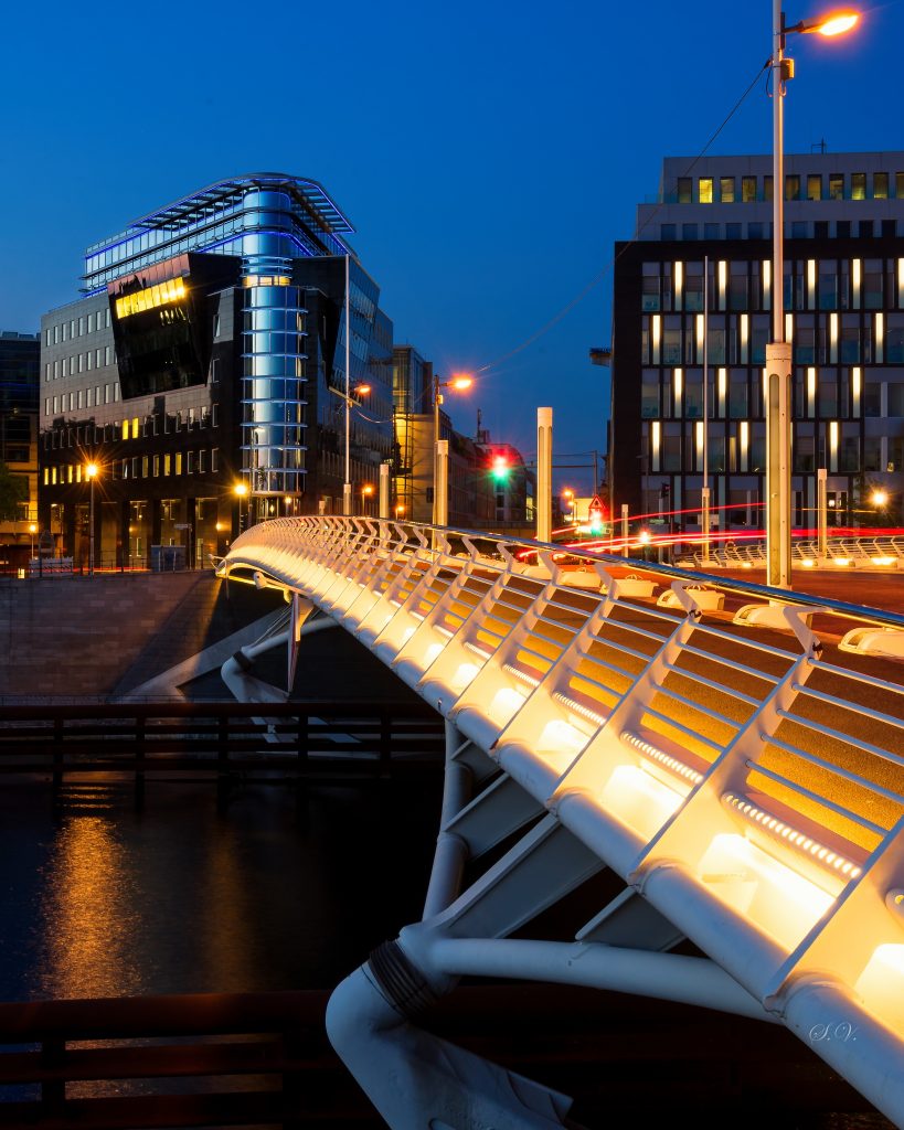 Kronprinzenbrücke am Regierungsviertel